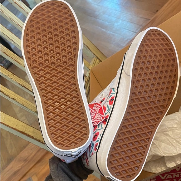 NWT Vans Sk8-Hi - Picture 5 of 6